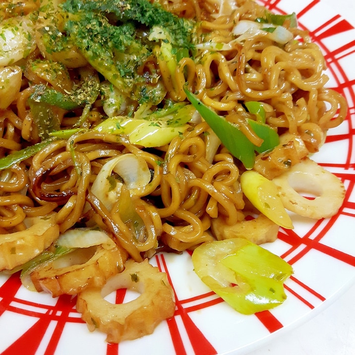 袋麺で！ちくわと長ネギのマヨポン酢ソース焼きそば♪